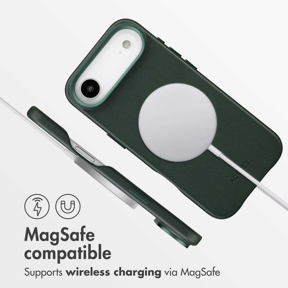 Funda de cuero verde oscuro para móvil con cargador MagSafe acoplado sobre fondo blanco.