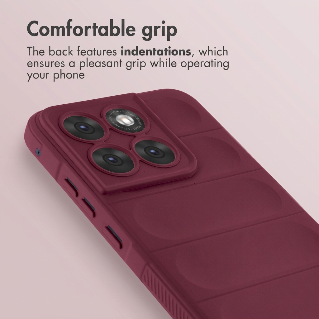 Smartphone rouge avec appareil photo à l'arrière et texte sur une prise en main confortable sur fond clair.