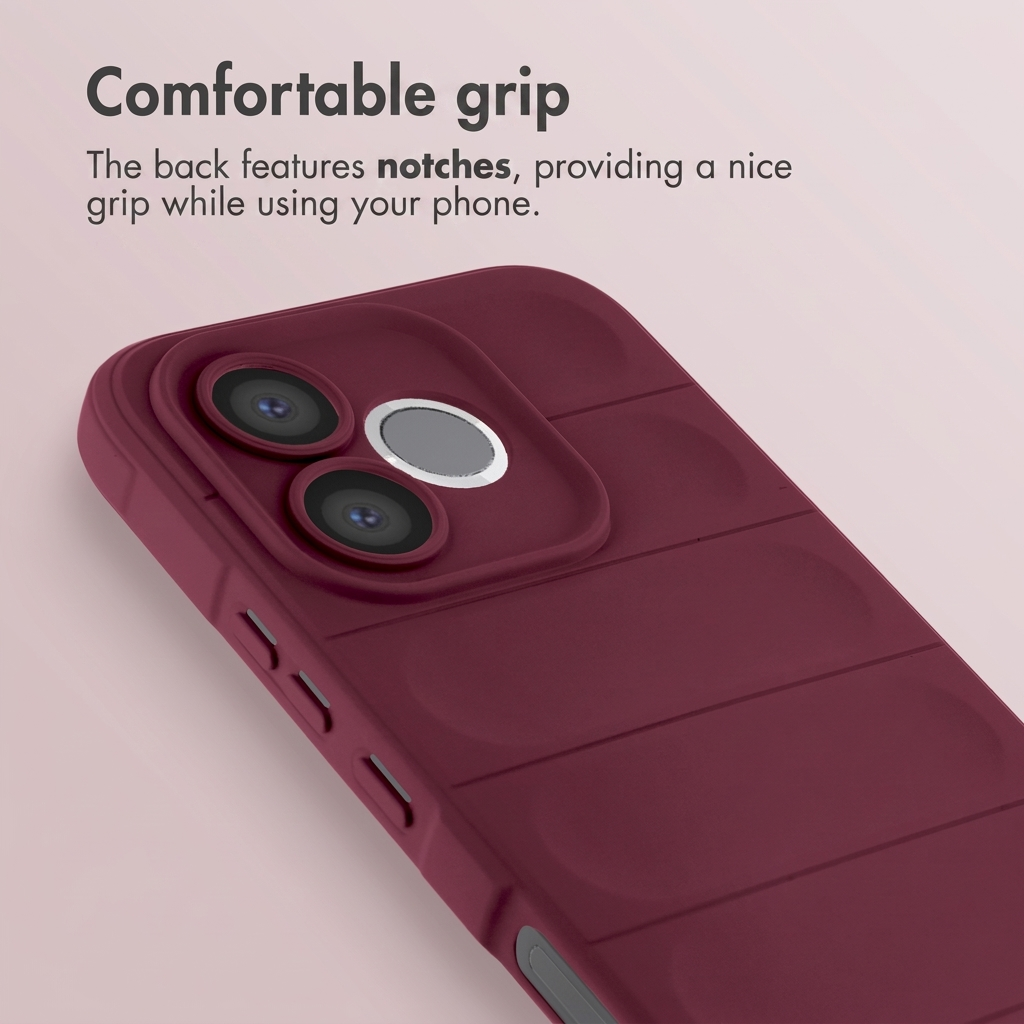 Rode smartphone met een ingekerfde hoes en cameramodule.