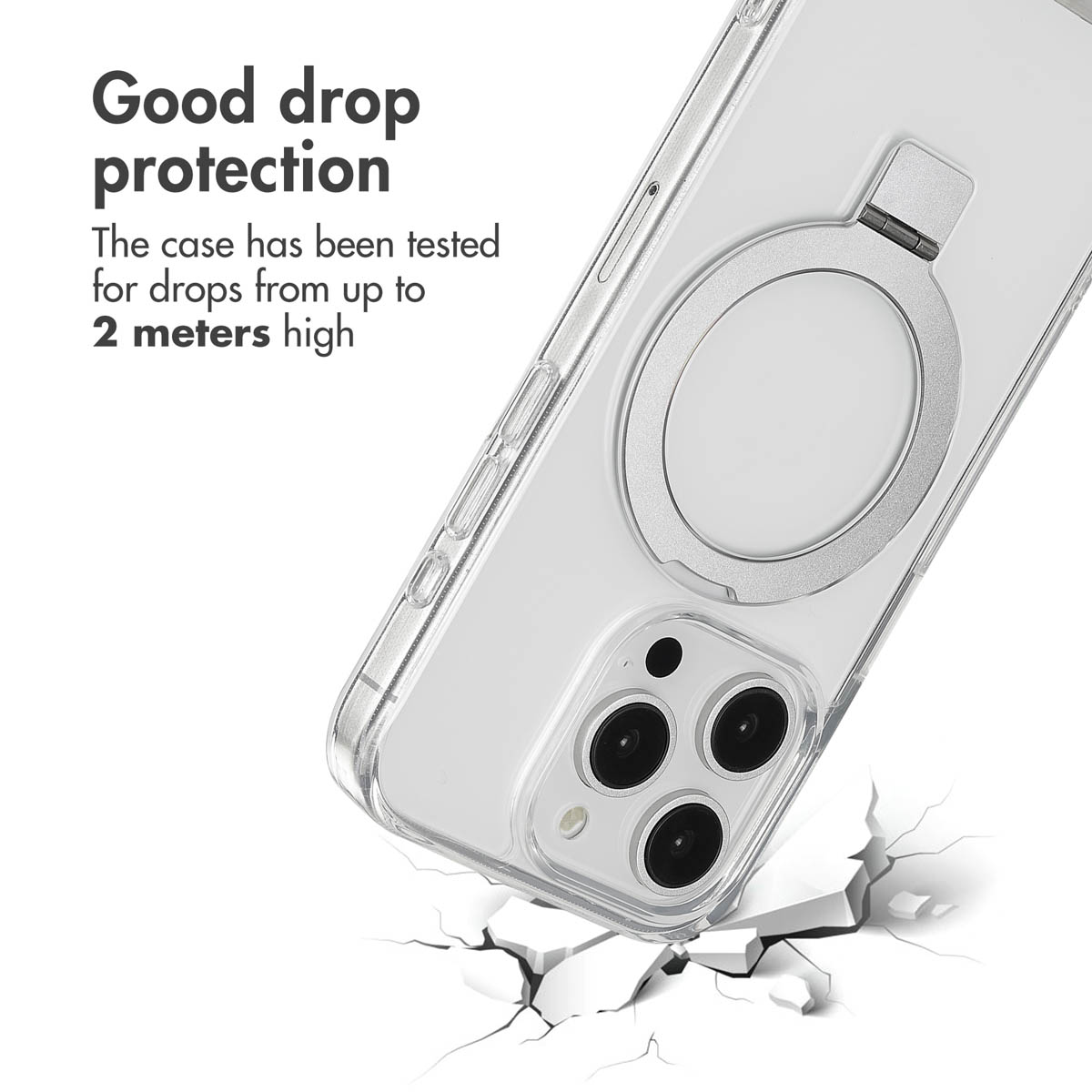 Una cover trasparente con supporto ad anello metallico è mostrata con testo sulla protezione.