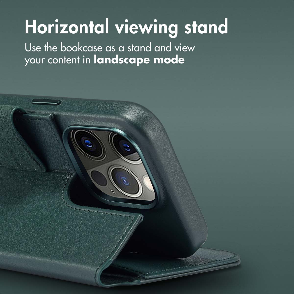 Un étui de téléphone en cuir vert foncé servant de support horizontal.