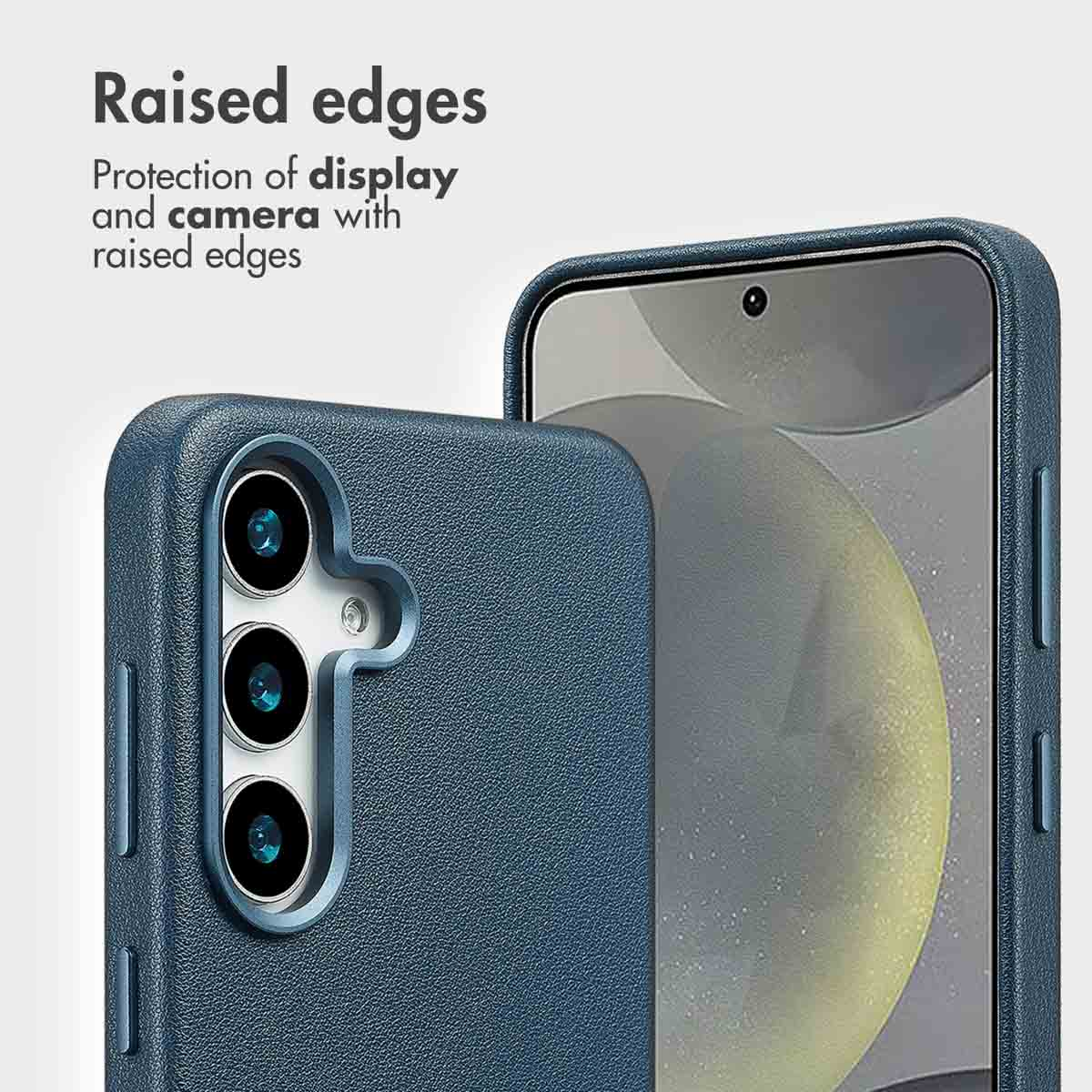 Una custodia blu per smartphone con bordi rialzati per proteggere schermo e fotocamera.