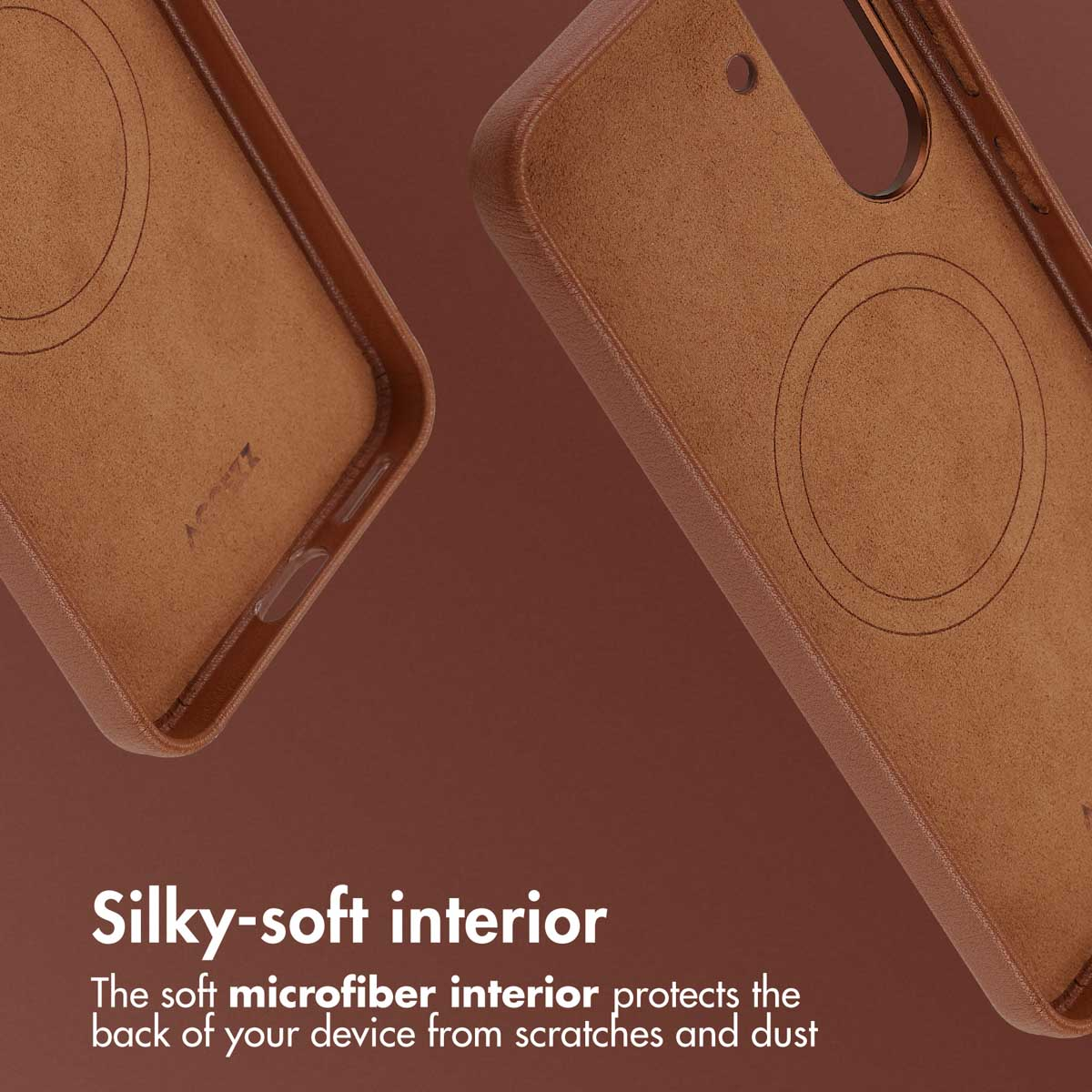 Dos fundas de piel marrón para móvil con interior suave sobre fondo marrón.