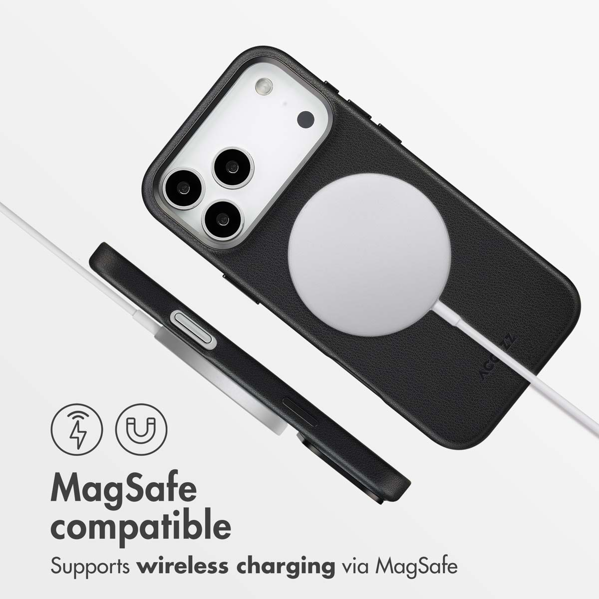 Coque de téléphone noire avec chargeur MagSafe et texte de compatibilité sur fond blanc.
