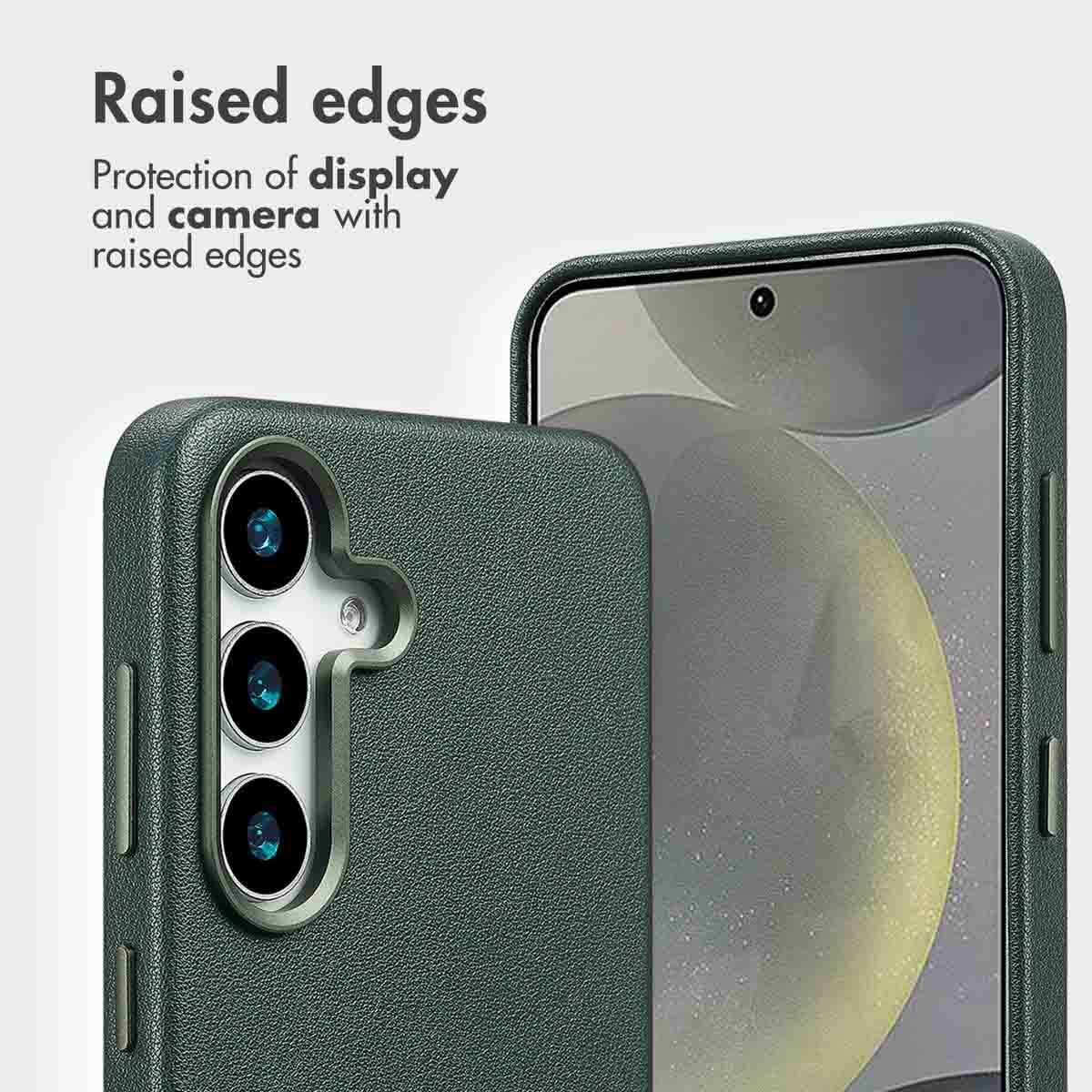 Custodia verde scuro con bordi rialzati per proteggere schermo e fotocamera.
