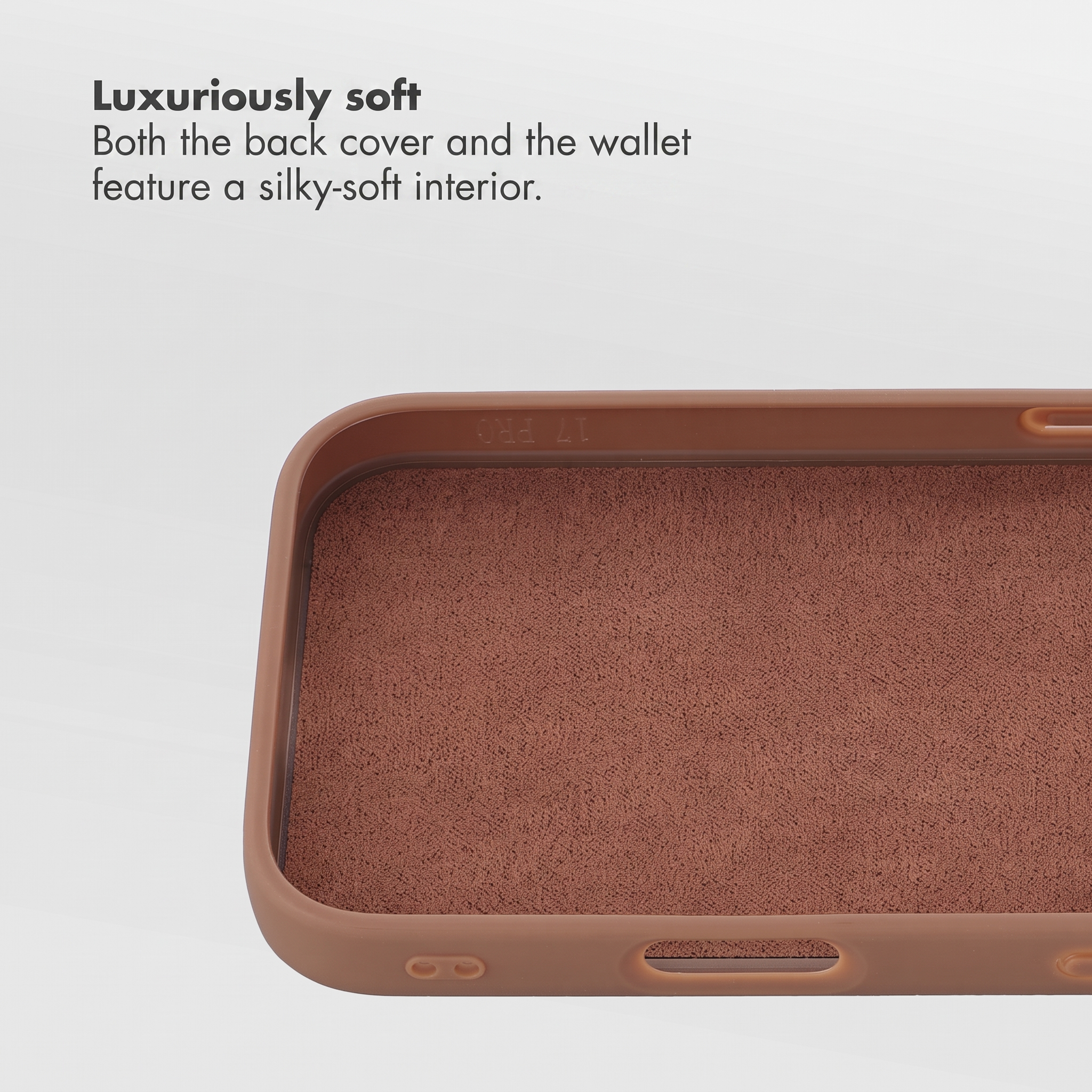 Primer plano del interior de la funda marrón con forro suave.