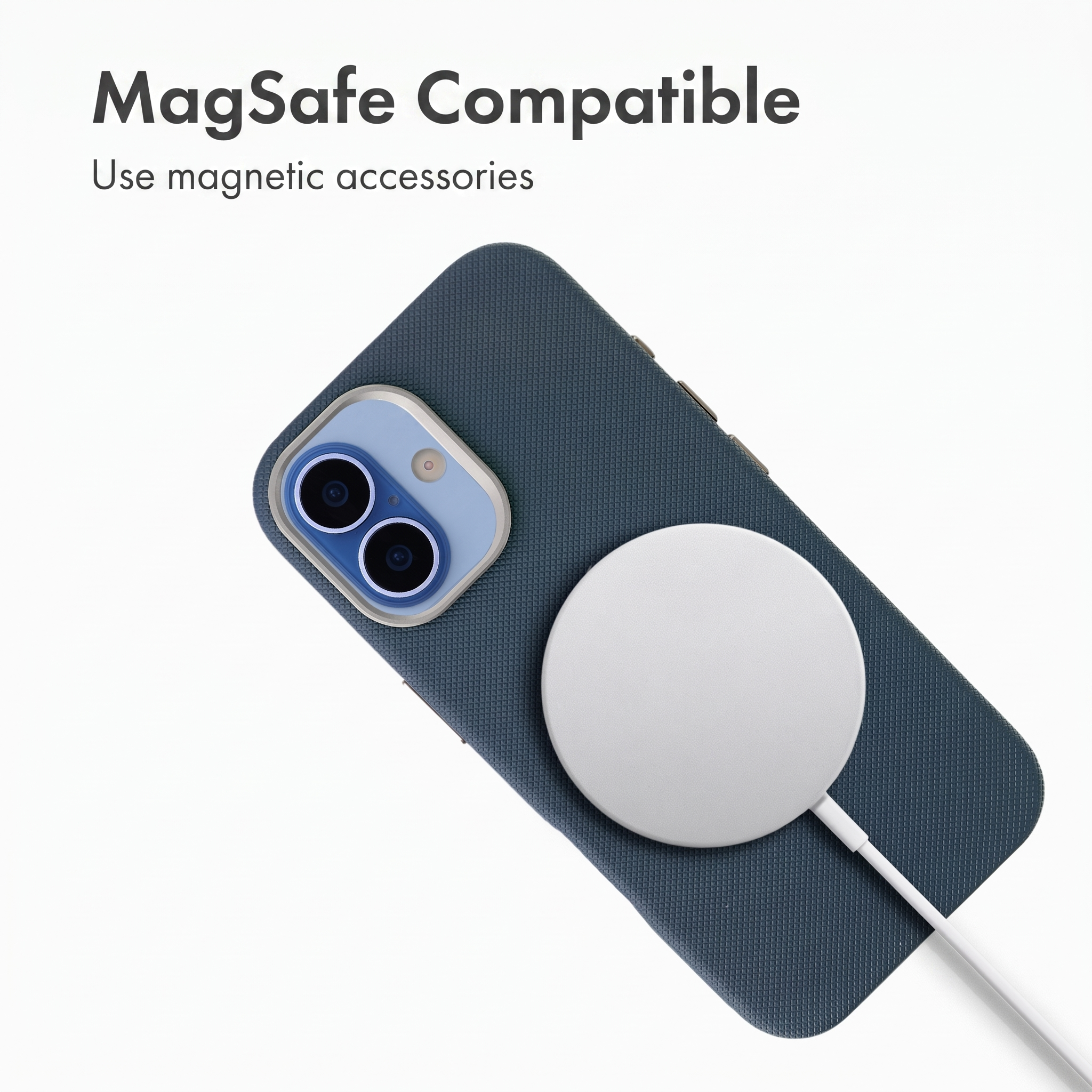 Una custodia per telefono blu scuro con caricabatterie MagSafe su sfondo bianco e testo sopra.