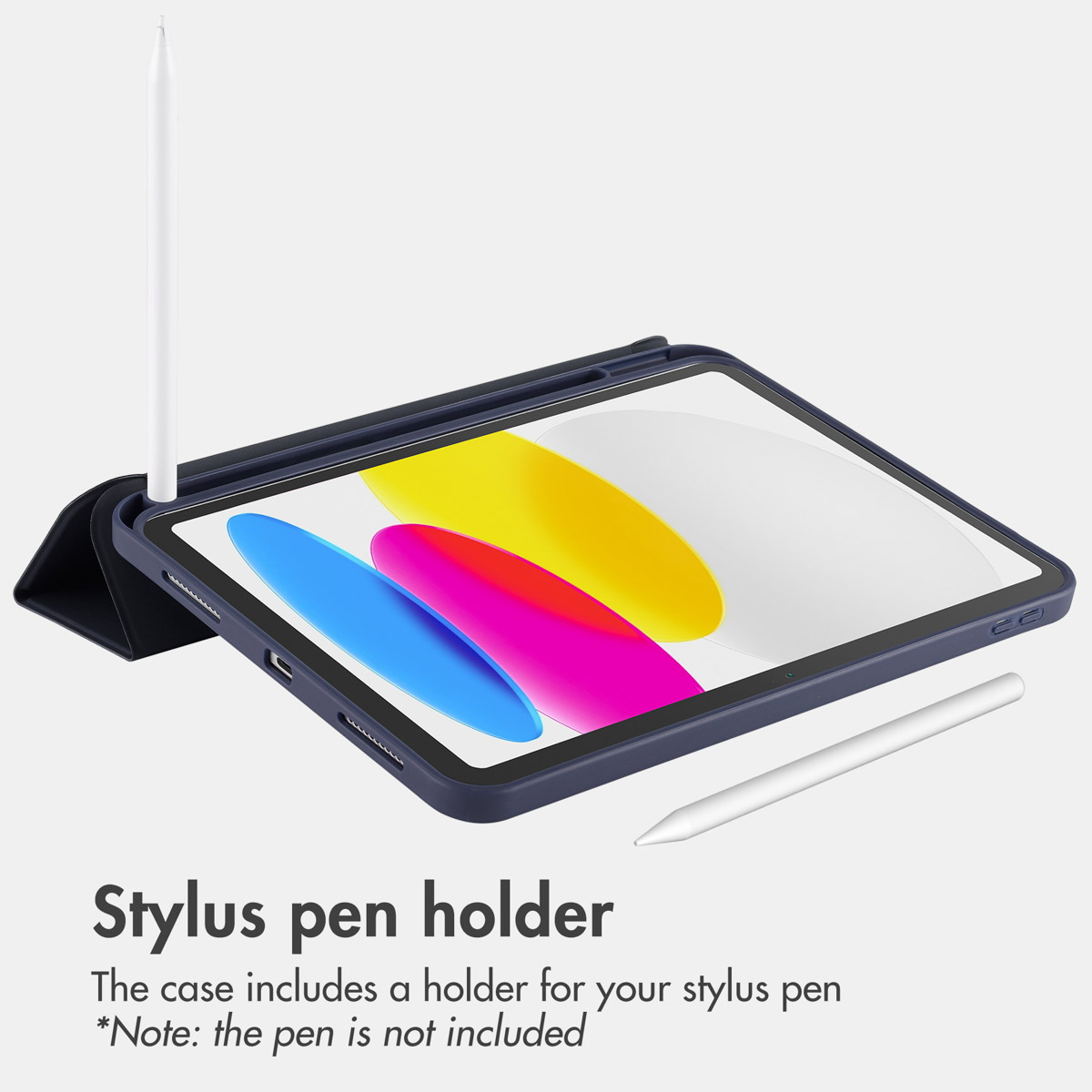 Tablet in een donkere beschermhoes met stylus houder op een witte achtergrond en tekst.