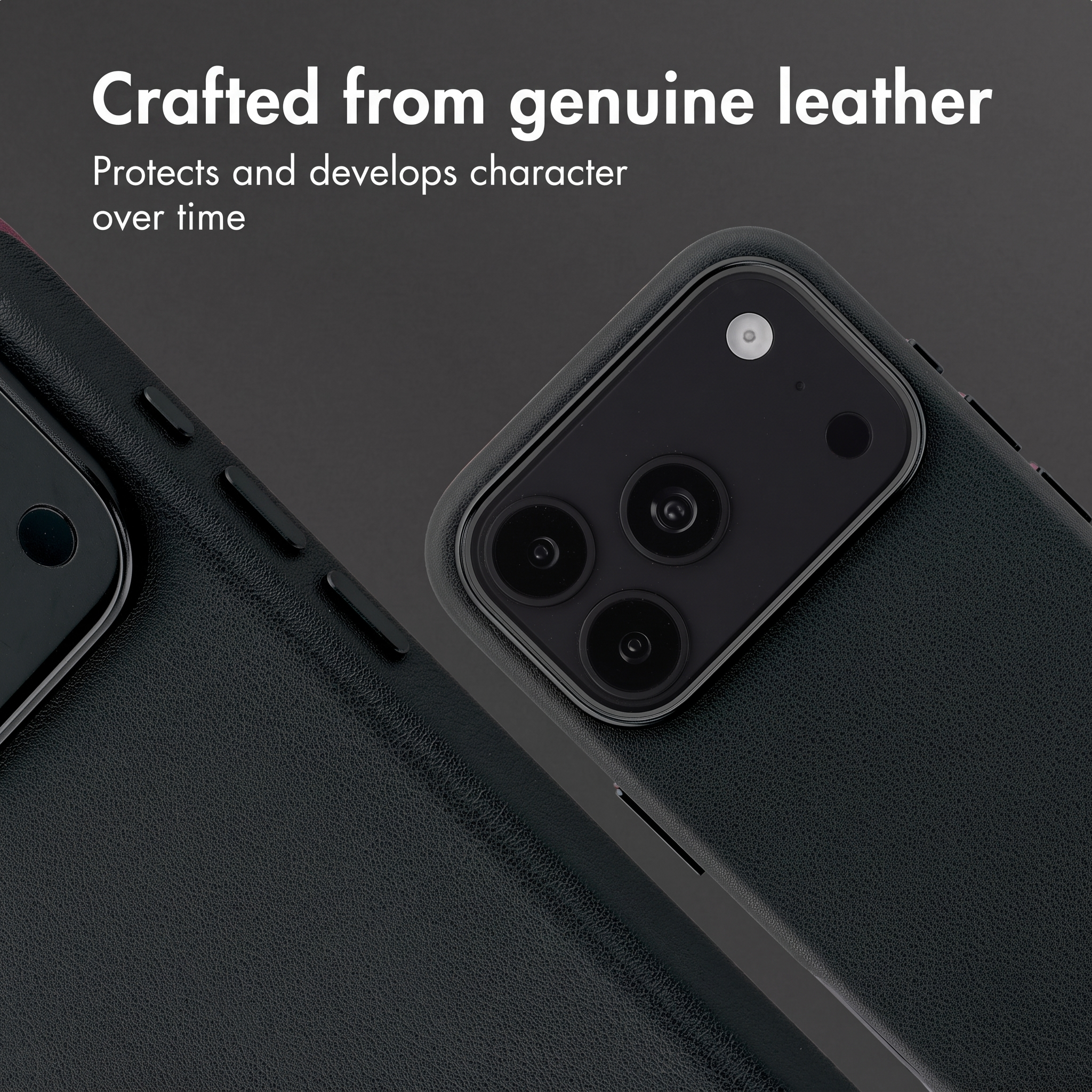 Primo piano di due custodie per cellulari in pelle nera con moduli fotocamera su sfondo scuro.