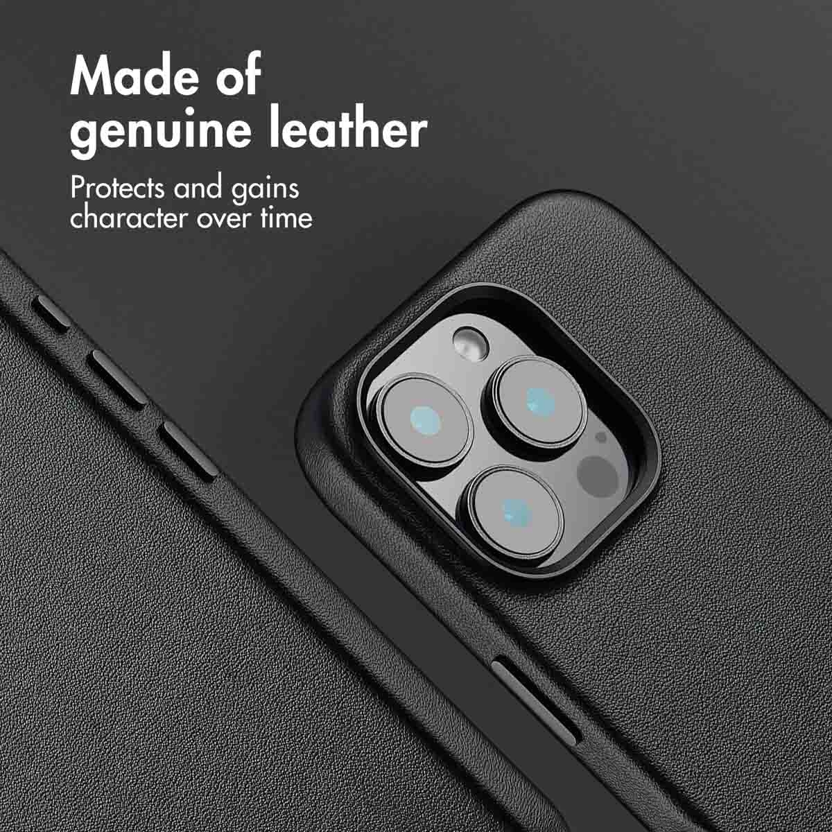 Coque de téléphone en cuir noir avec triple caméra et texte.