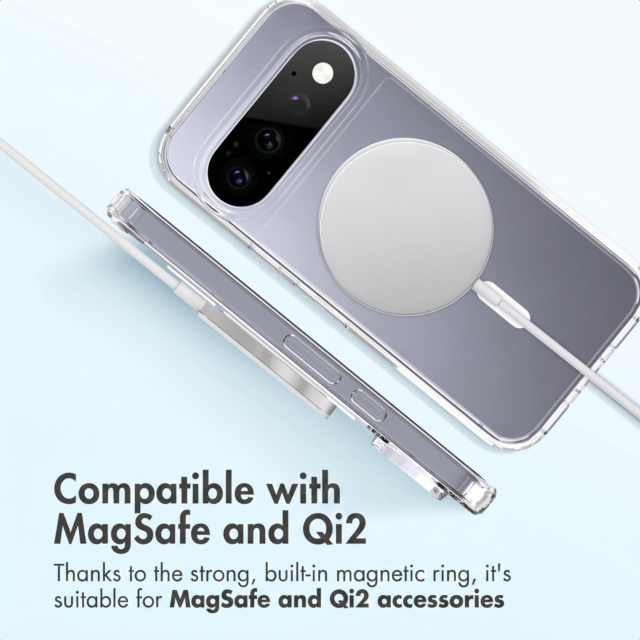 Una custodia trasparente per telefono con anello MagSafe e cavo di ricarica bianco su sfondo azzurro.
