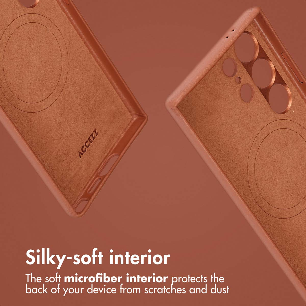 Deux coques de téléphone marron avec doublure en microfibre douce et logo Accezz sur fond assorti.