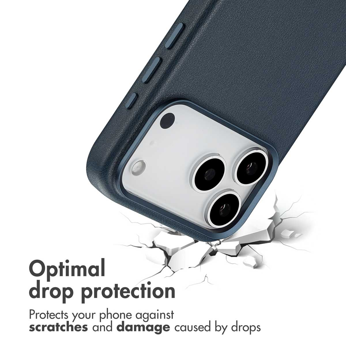 Coque de smartphone bleue avec triple caméra heurtant une surface blanche craquelée, texte en bas.