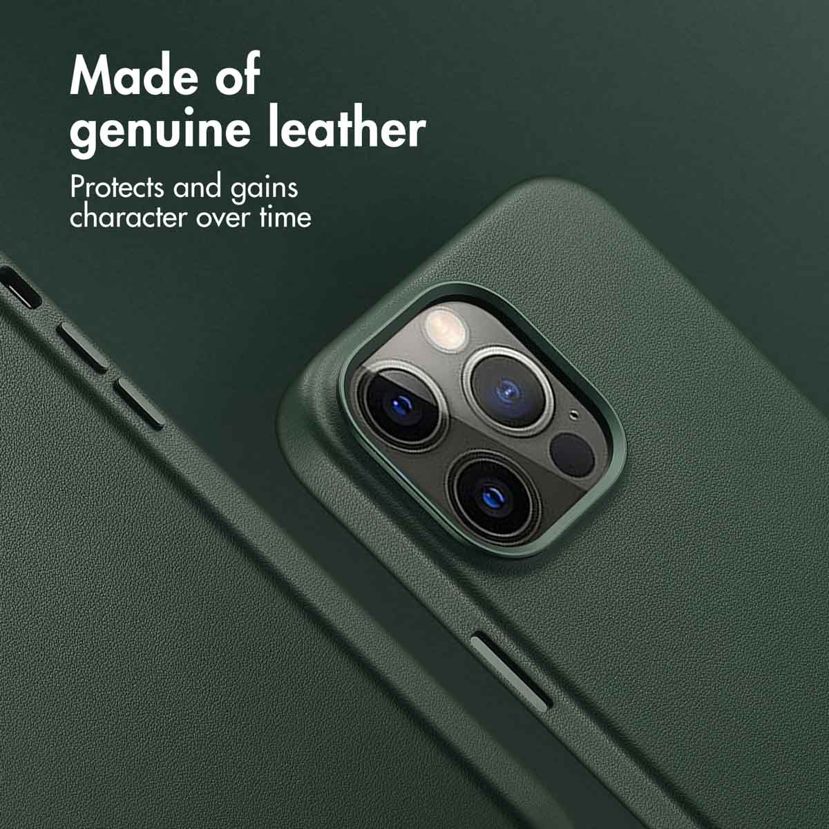 Une coque de téléphone en cuir vert foncé avec des ouvertures pour l'appareil photo.