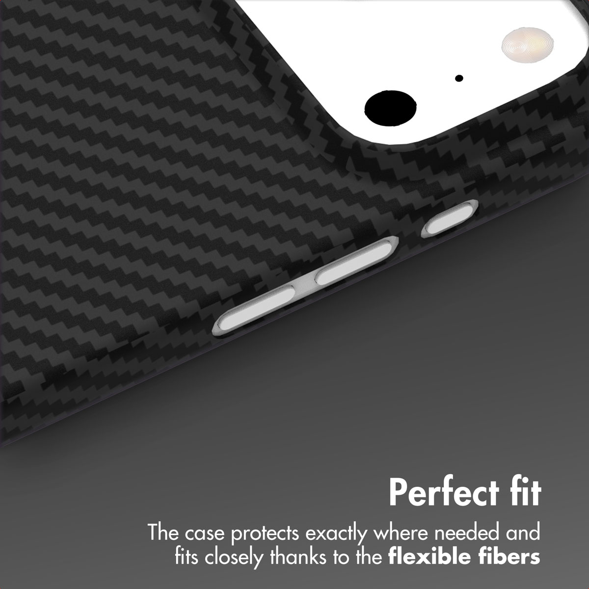 Schwarze Carbon-Schutzhülle auf einem Smartphone mit Tasten und Kamera.