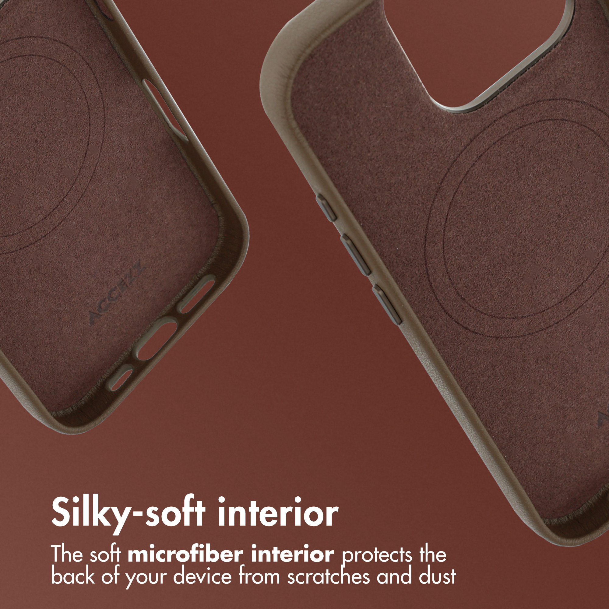 Deux coques de téléphone marron avec intérieur en microfibre douce sur fond marron.