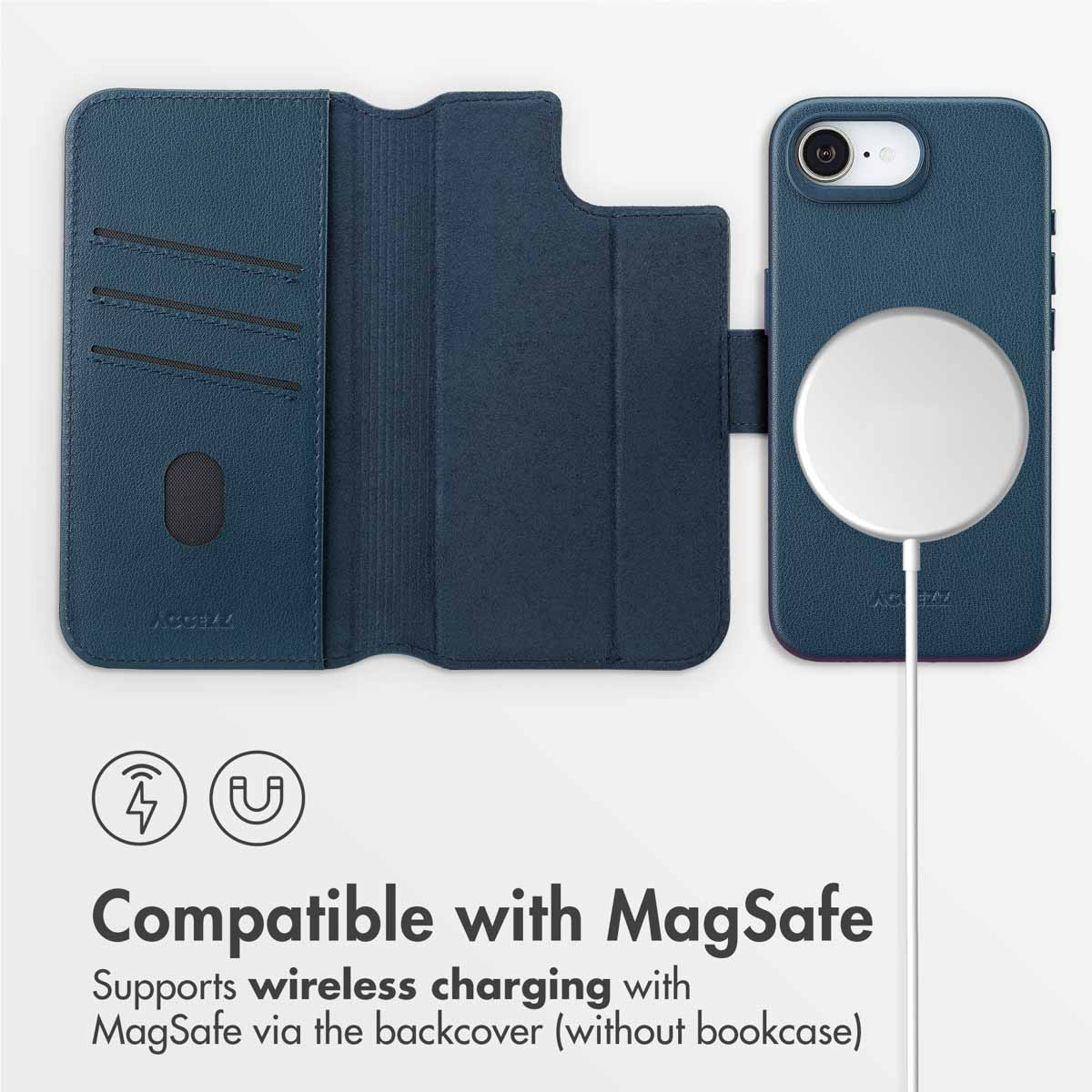 Custodia per telefono in pelle blu con tasche per carte e ricarica MagSafe.
