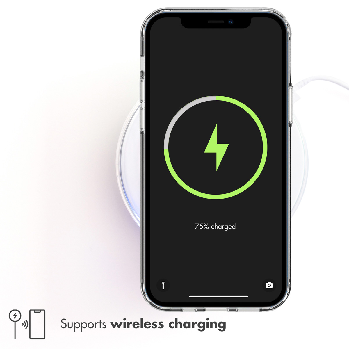 Un teléfono inteligente sobre un cargador inalámbrico blanco muestra un círculo verde de carga al 75%.