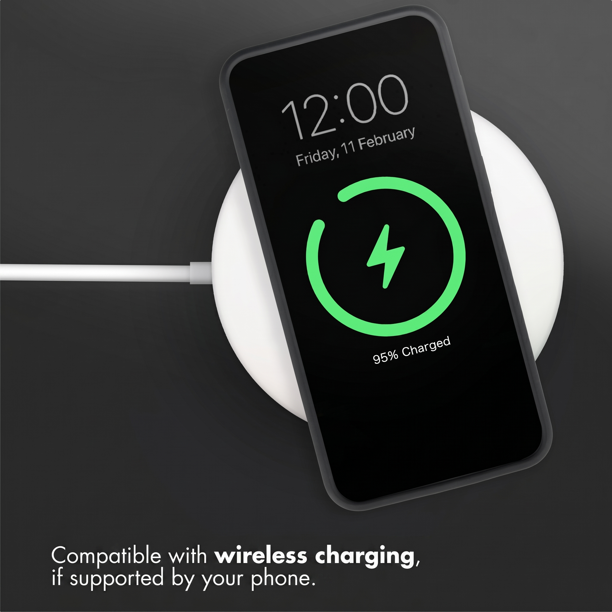 Un smartphone se charge sans fil sur un socle blanc rond. L'écran indique 95 % de batterie.