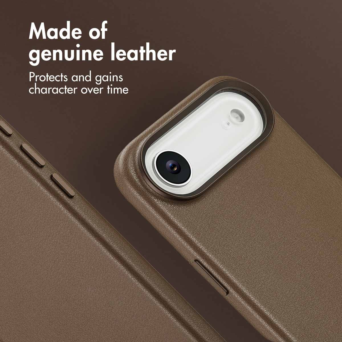 Funda de móvil de cuero marrón con recorte para cámara y texto: Made of genuine leather.