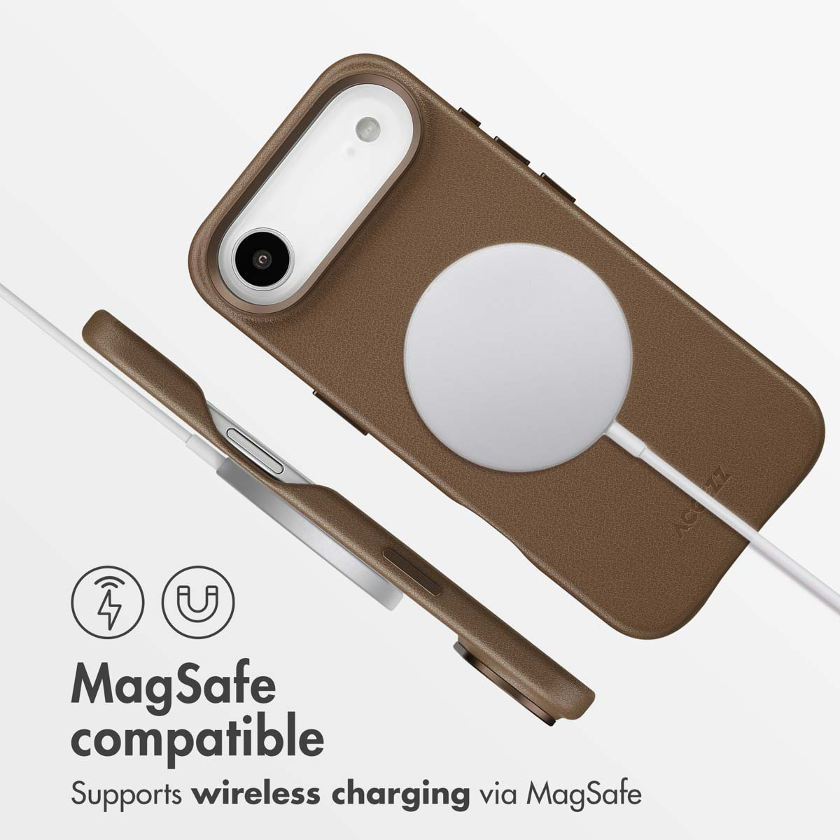 Funda de móvil de cuero marrón con cargador MagSafe e iconos de compatibilidad sobre fondo blanco.