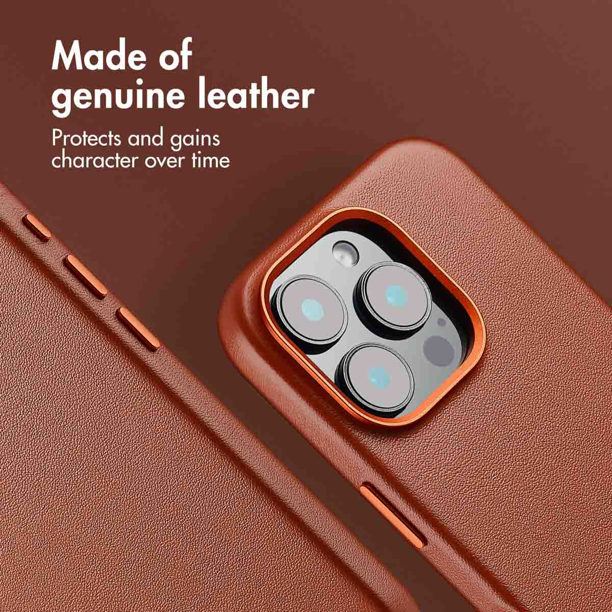 Coque de téléphone en cuir marron avec triple appareil photo et boutons métalliques.