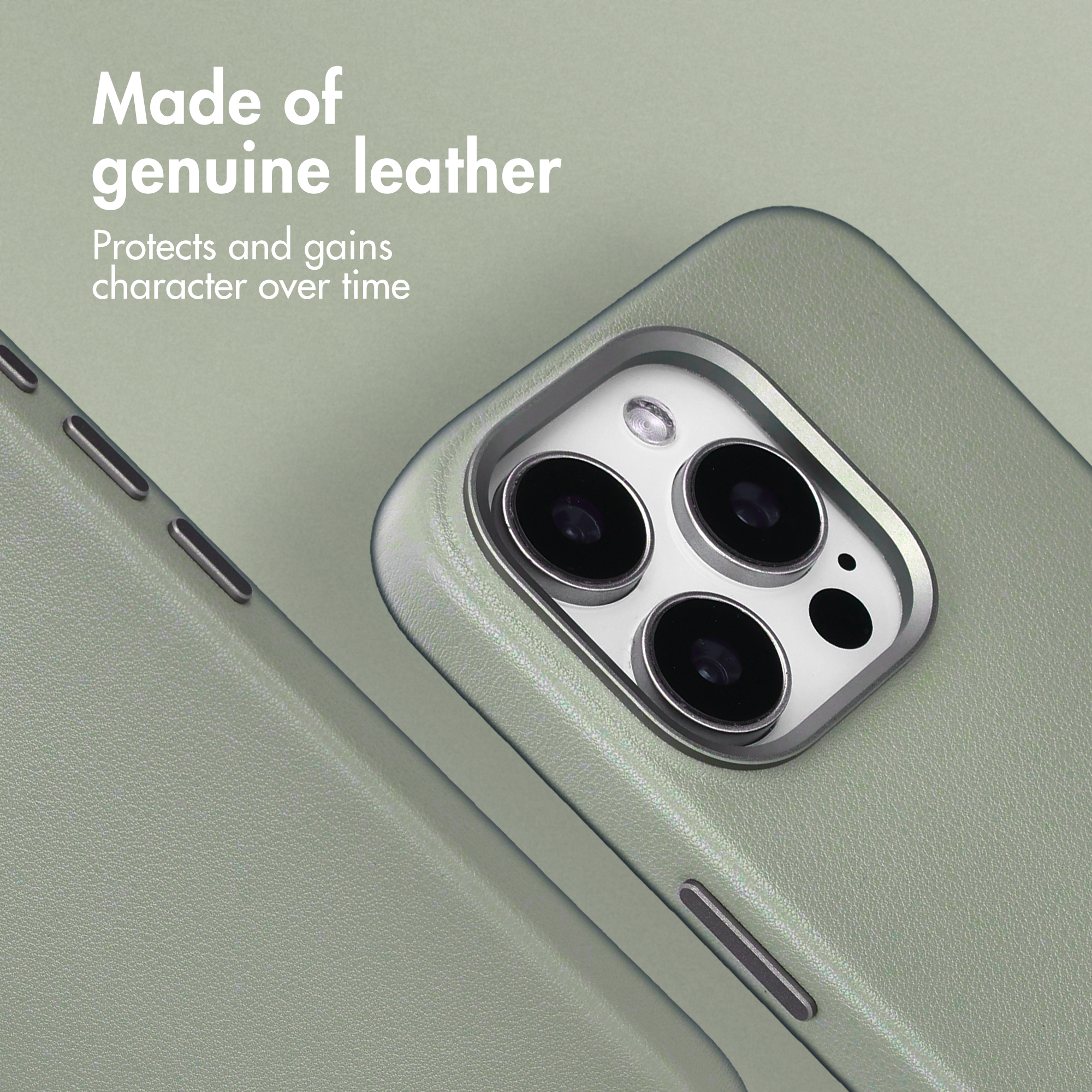 Gros plan d'un étui de téléphone en cuir vert montrant le module caméra et les boutons latéraux.