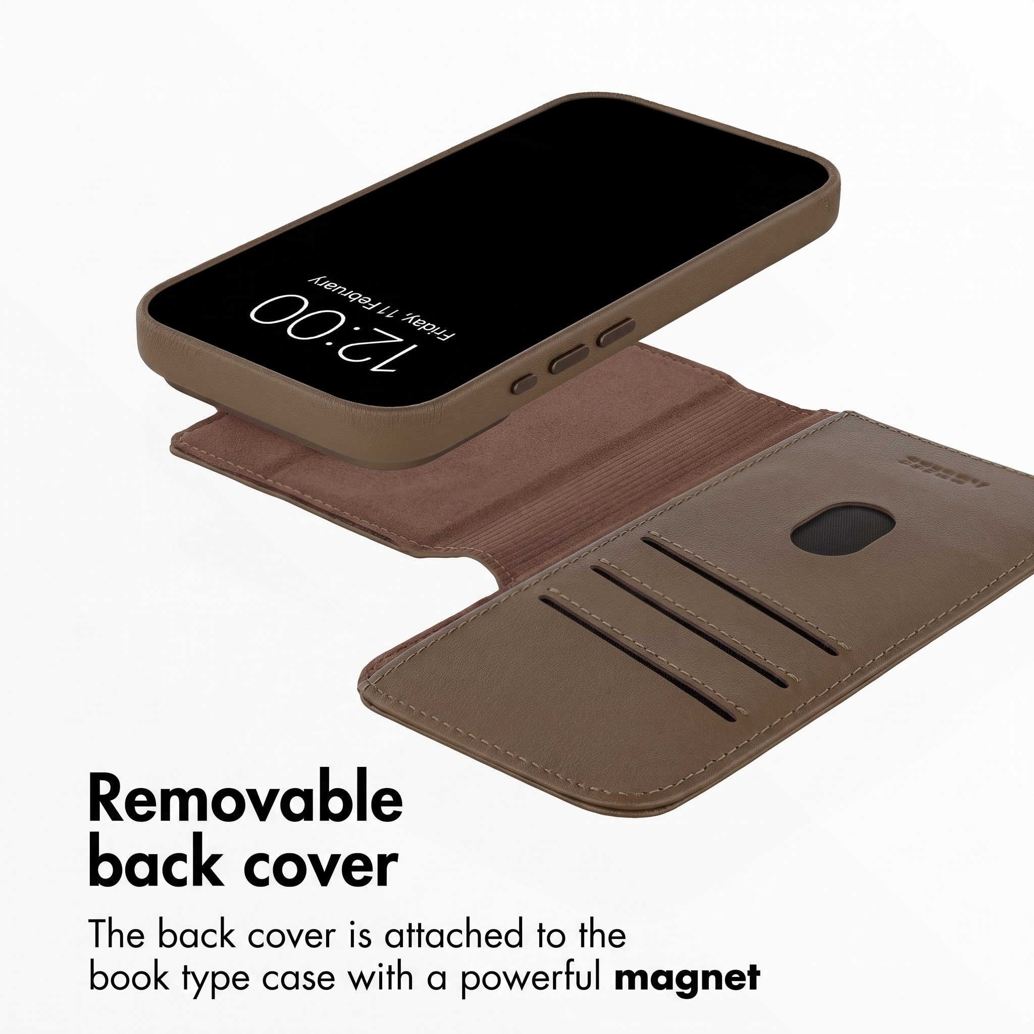 Coque de téléphone en cuir marron avec dos amovible et fentes pour cartes sur fond blanc.