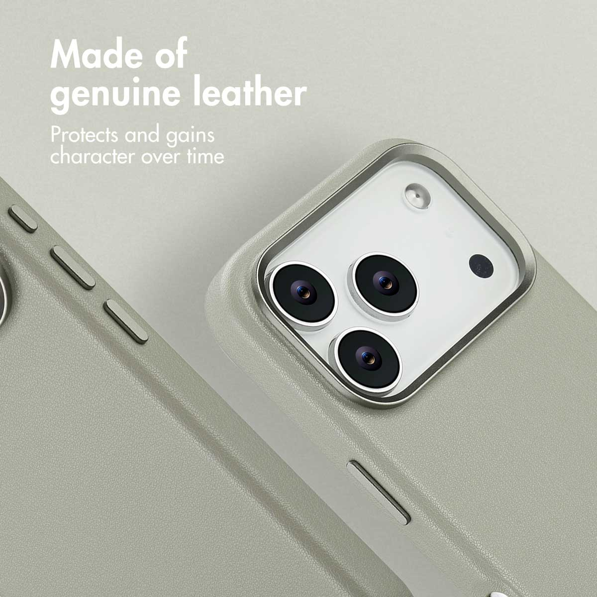 Una funda de cuero verde para smartphone con cámara triple. Texto: Made of genuine leather.