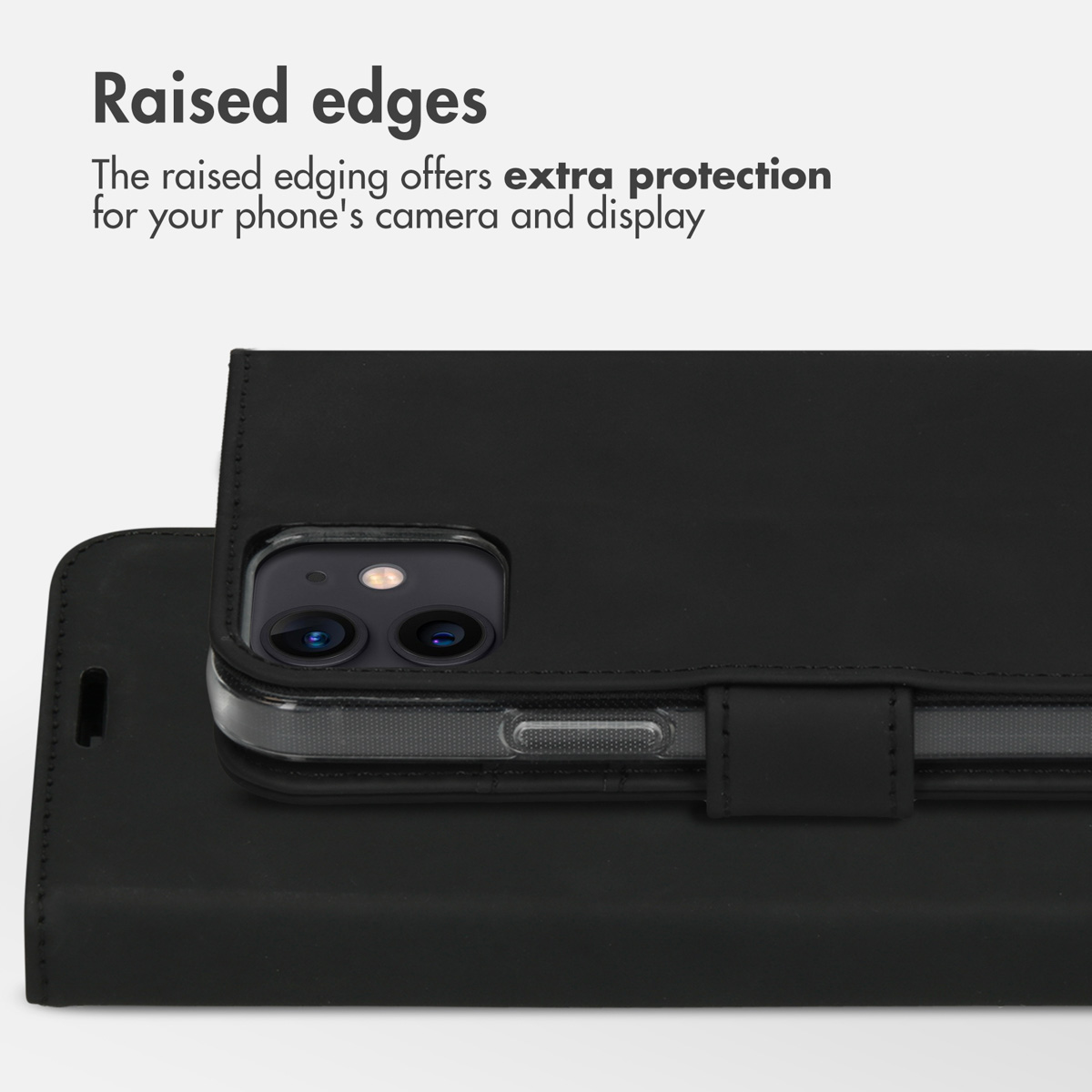 Un étui de téléphone en cuir noir avec des bords surélevés pour protéger l'appareil photo et l'écran.