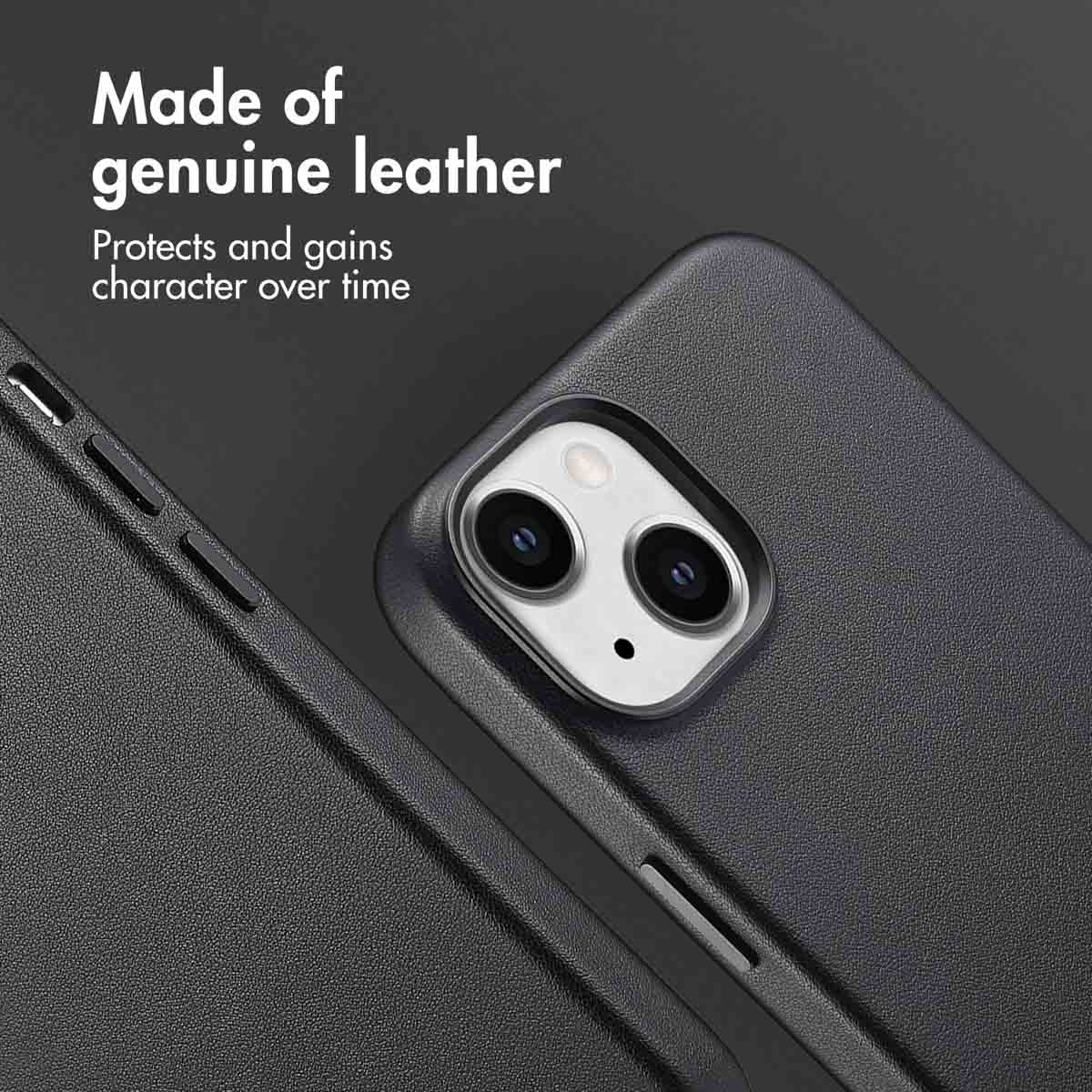Schwarze Lederhülle für ein Smartphone mit dualer Kamera.