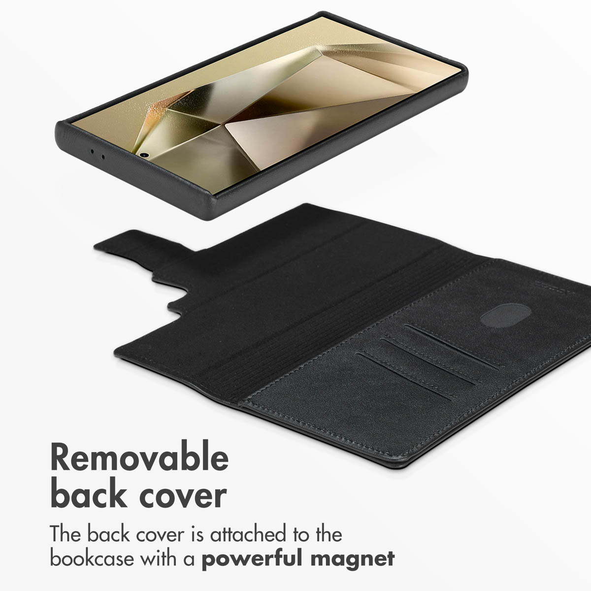 Coque de téléphone noire avec dos amovible et fentes pour cartes sur fond blanc.
