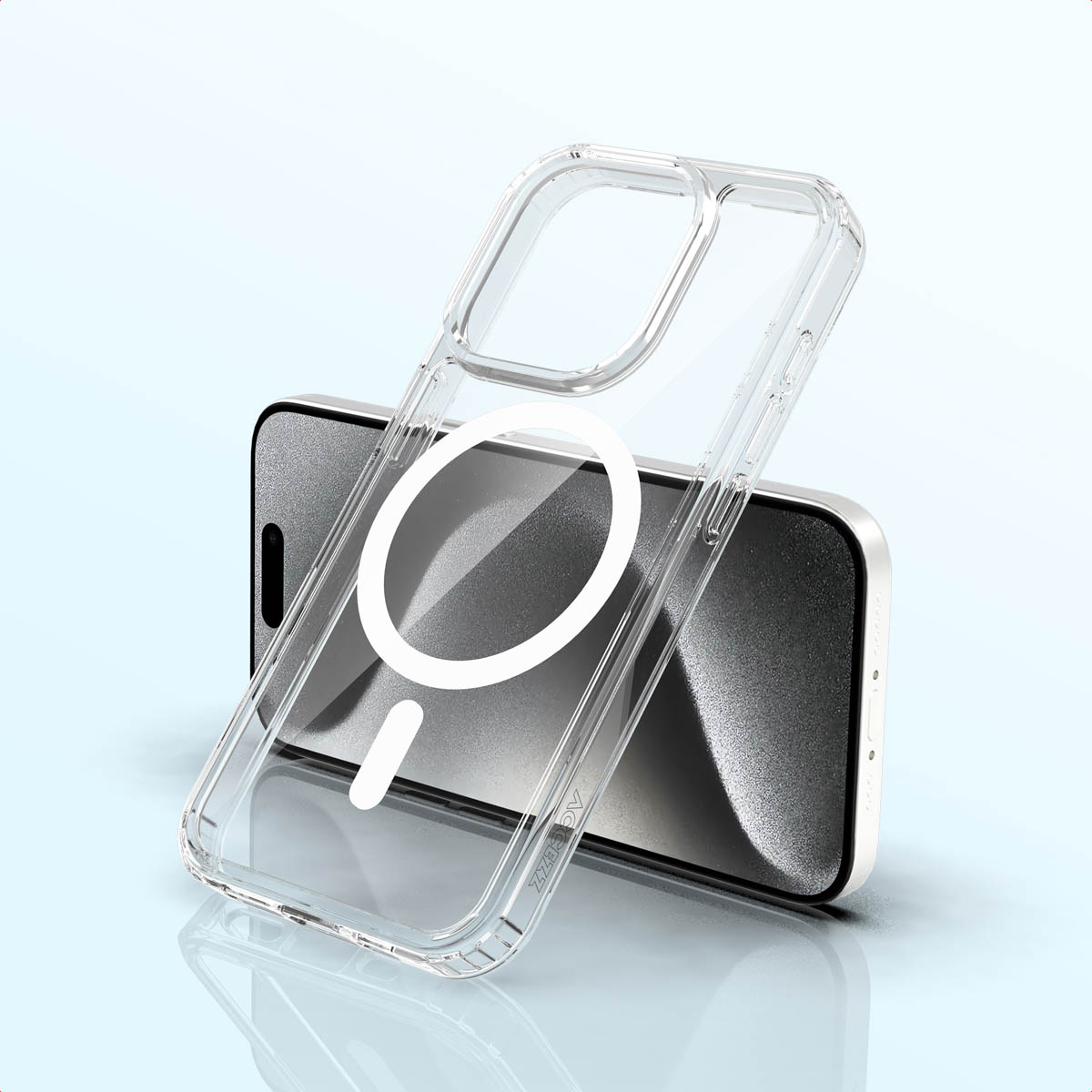 Una funda transparente MagSafe flota frente a un smartphone moderno sobre un fondo azul claro.