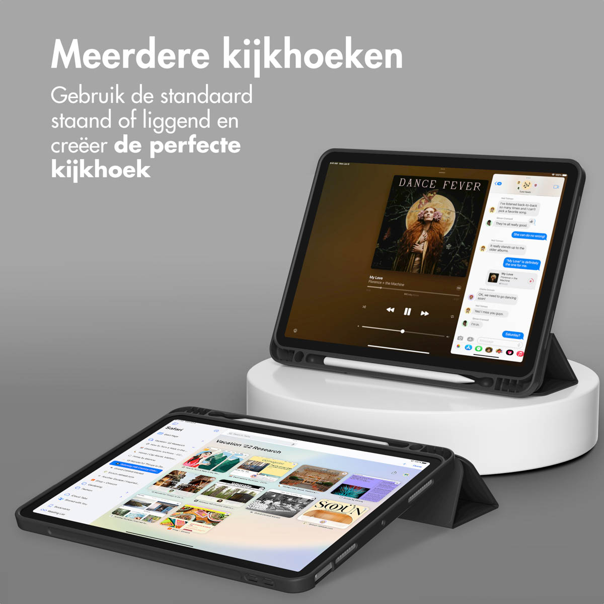 Due tablet neri in custodia mostrano app di musica e browser con testo in olandese sopra.