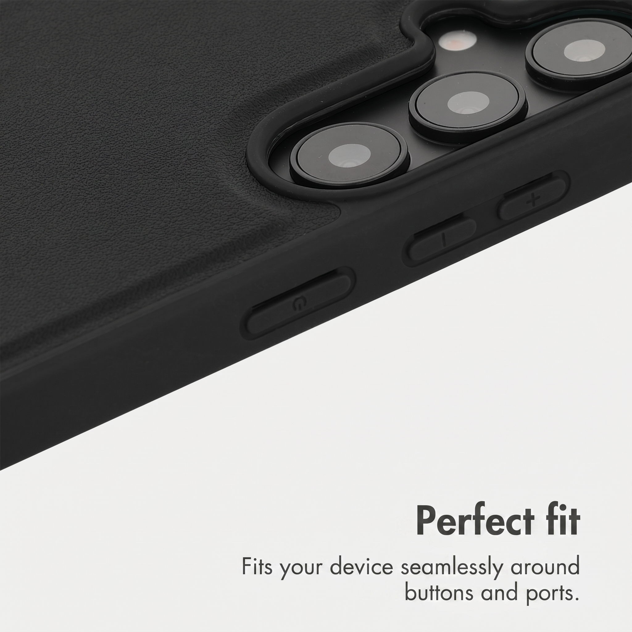 Schwarze Handyhülle mit präzisen Ausschnitten für Kameras und Tasten, Text "Perfect fit".