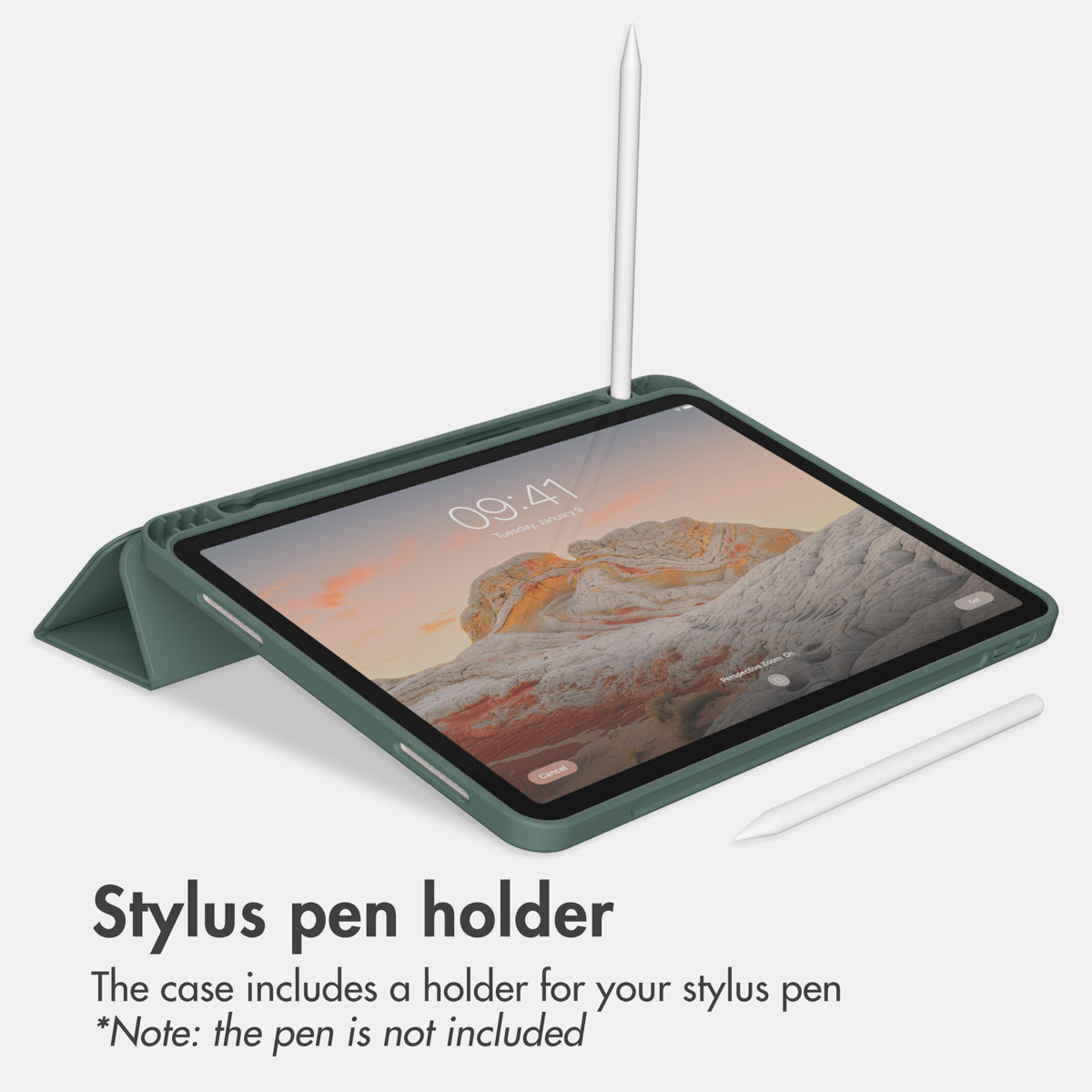 Una custodia verde per tablet contiene una penna stilo bianca, con un'altra penna vicina e testo che indica non inclusa.