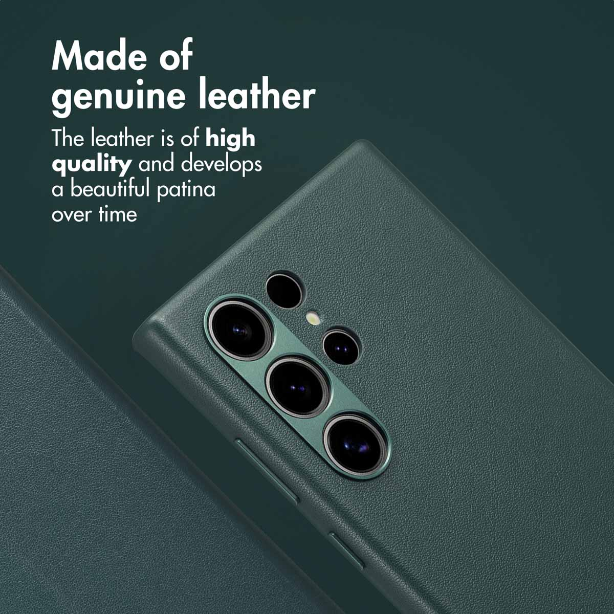Une coque de smartphone en cuir vert foncé avec plusieurs objectifs et un texte sur le cuir véritable.