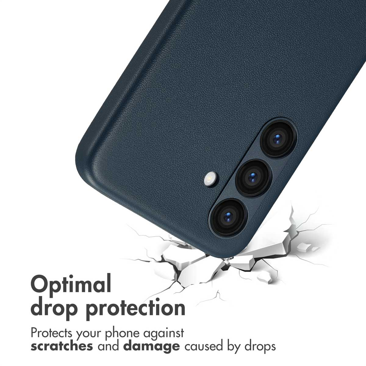 Cover per telefono in pelle blu scuro con tre fotocamere e testo di protezione.