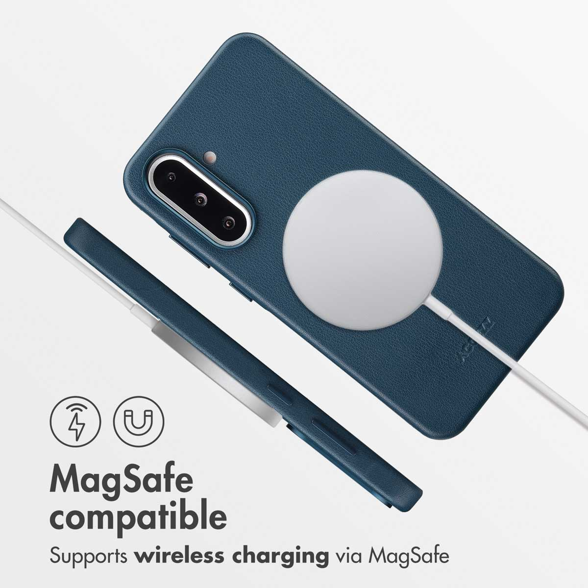 Una funda de móvil de cuero azul con cargador MagSafe, sobre fondo blanco con texto.