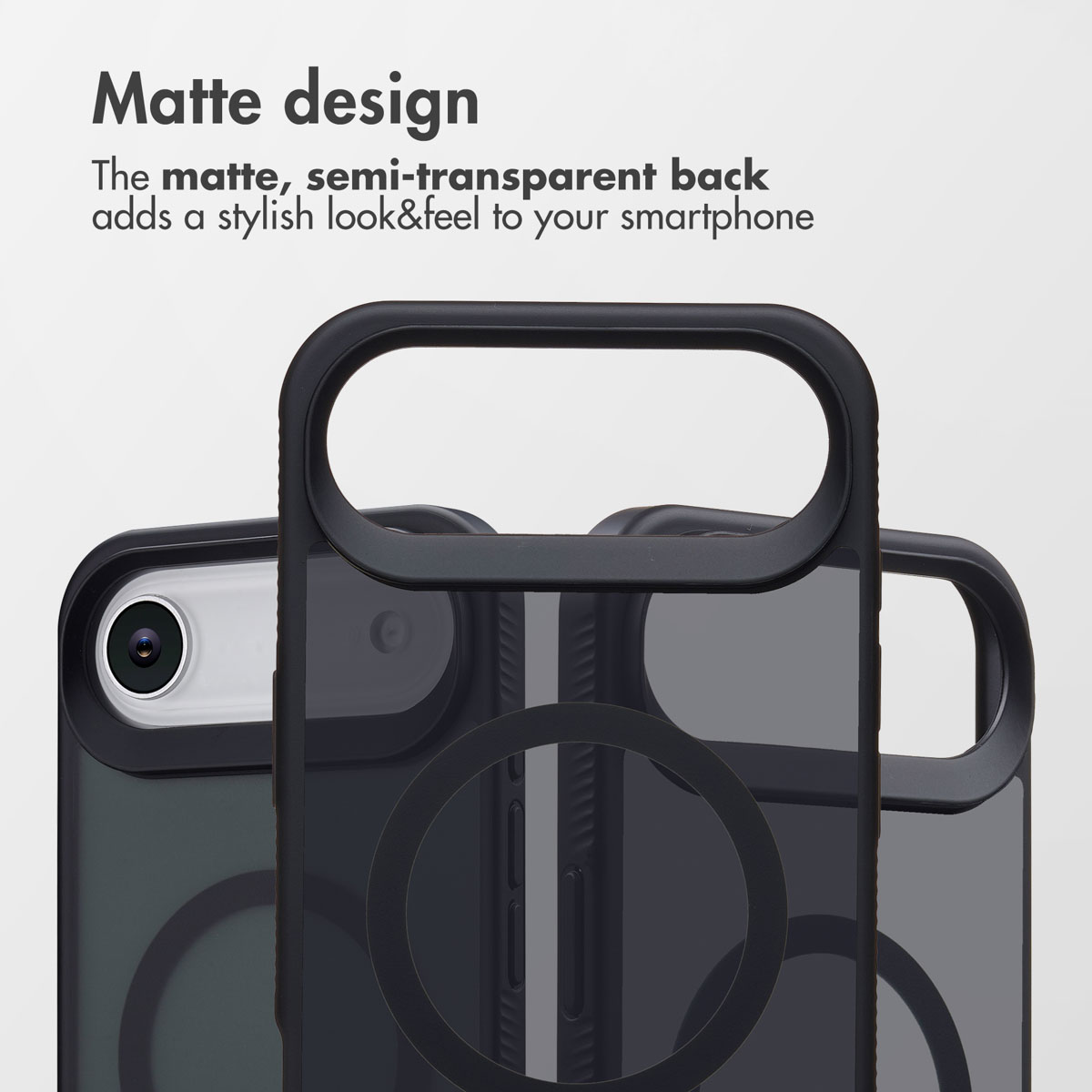 Funda de smartphone negra mate con diseño semitransparente y anillo MagSafe circular.
