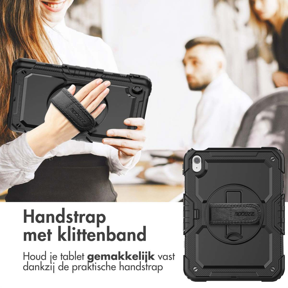 Une femme tient une tablette dans une coque de protection noire avec dragonne.