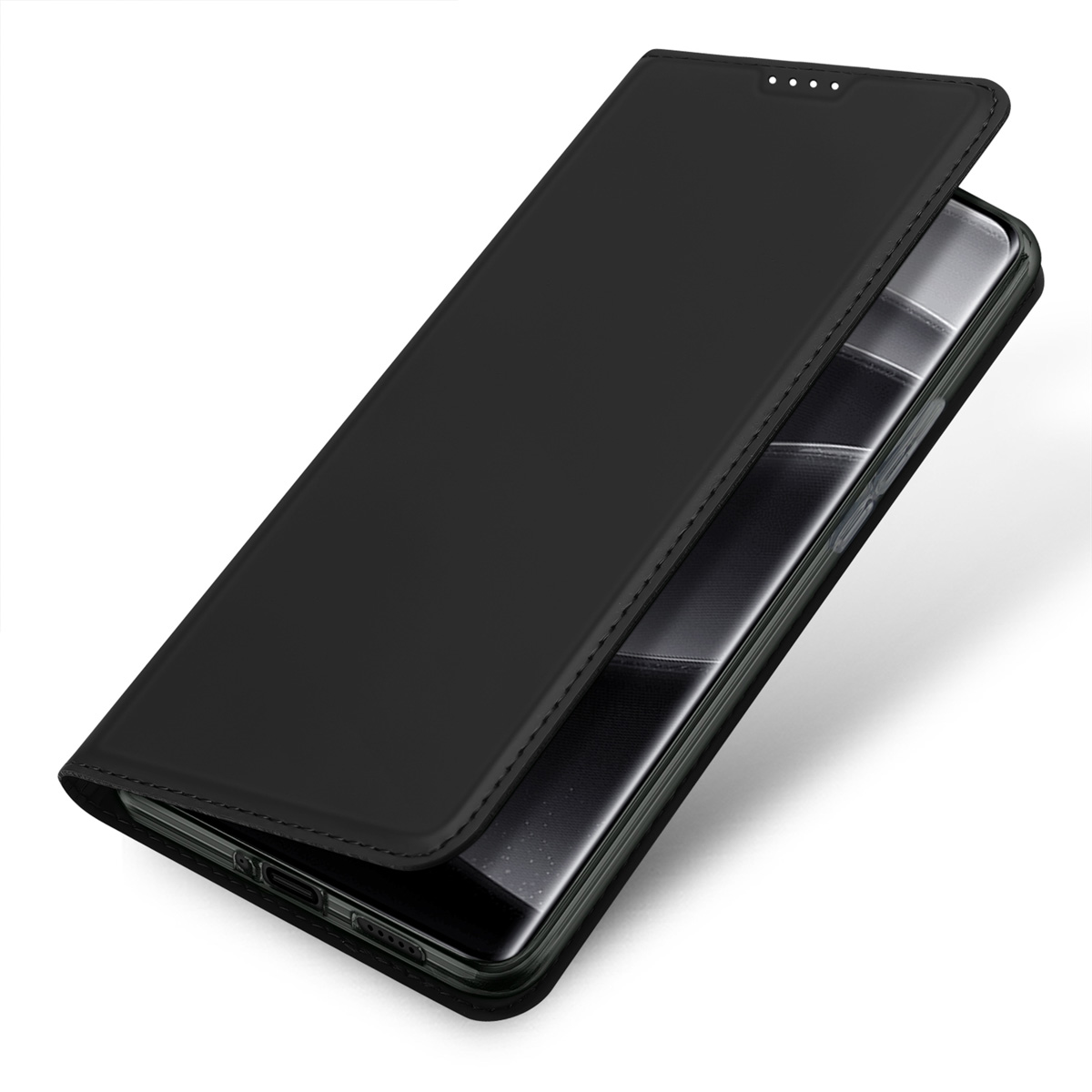 Ein Smartphone in einer schwarzen Ledertasche, die leicht geöffnet ist, auf weißem Hintergrund.