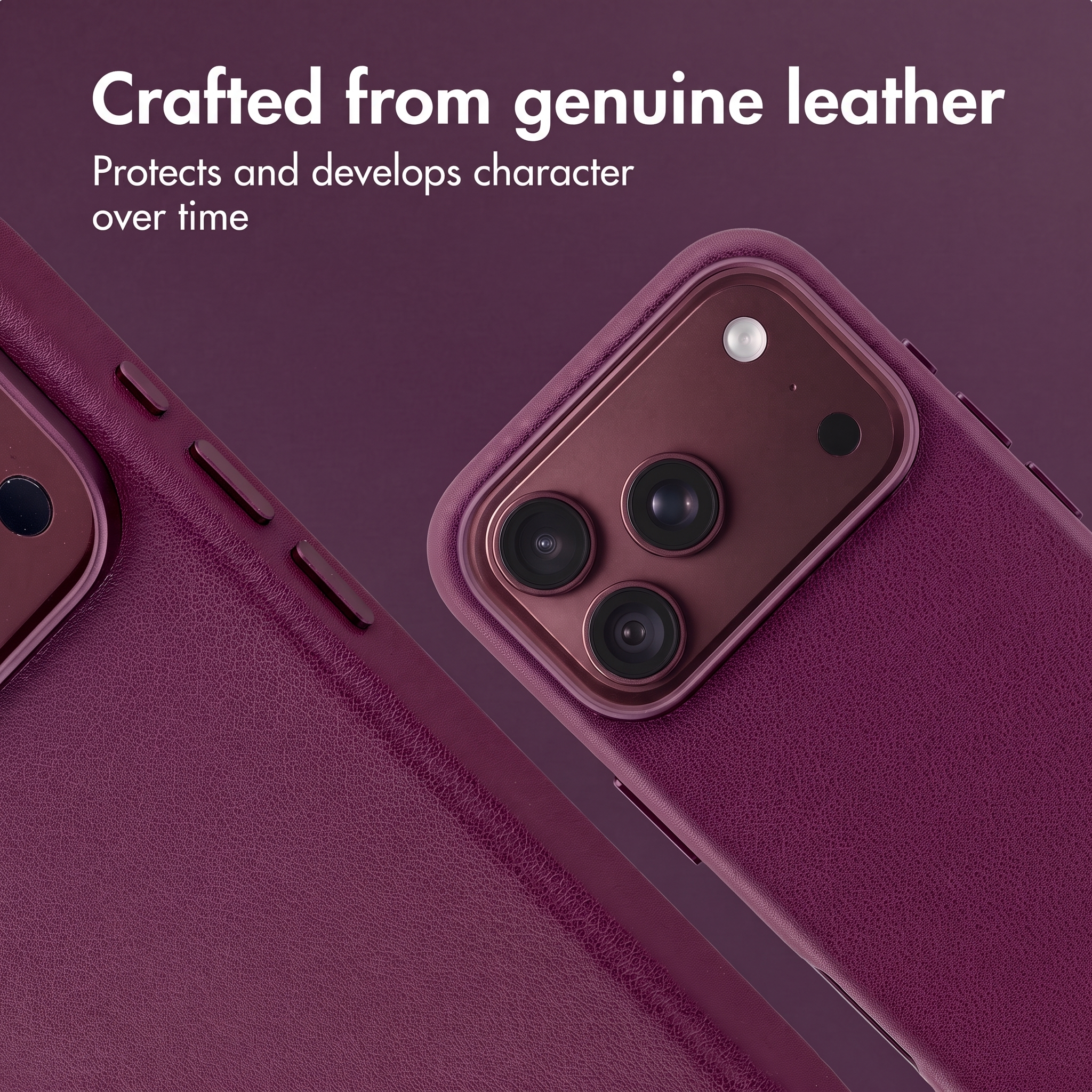 Due cover per telefono in pelle viola scuro su sfondo abbinato con testo sulla vera pelle.