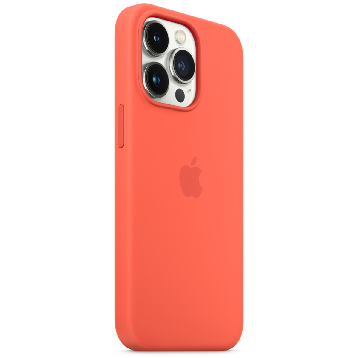 Smartfon w jasnopomarańczowym silikonowym etui, tył z potrójnym aparatem i logo Apple na białym tle.