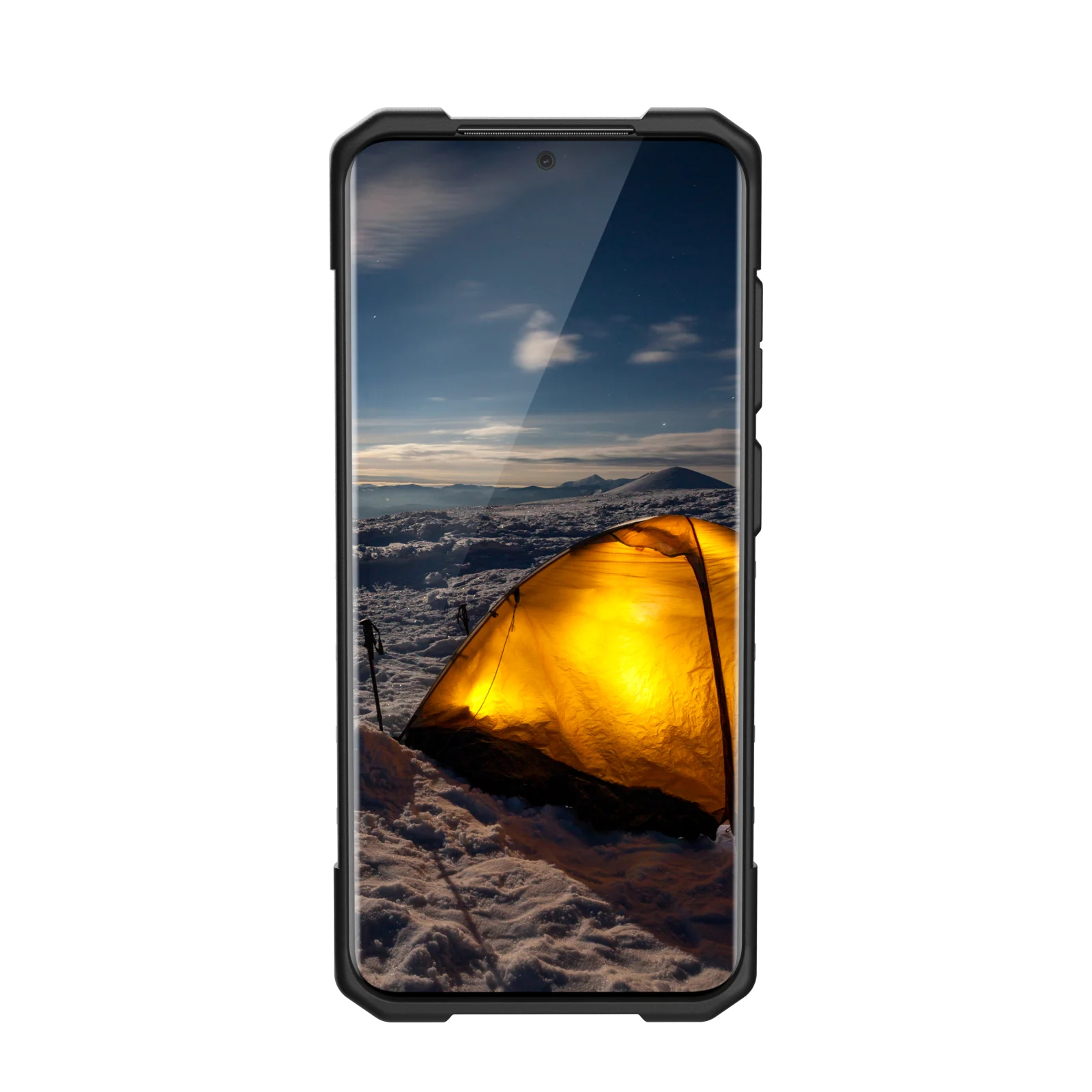 Ein Smartphone mit einer Schutzhülle zeigt auf dem Bildschirm ein beleuchtetes gelbes Zelt in einer Schneelandschaft.