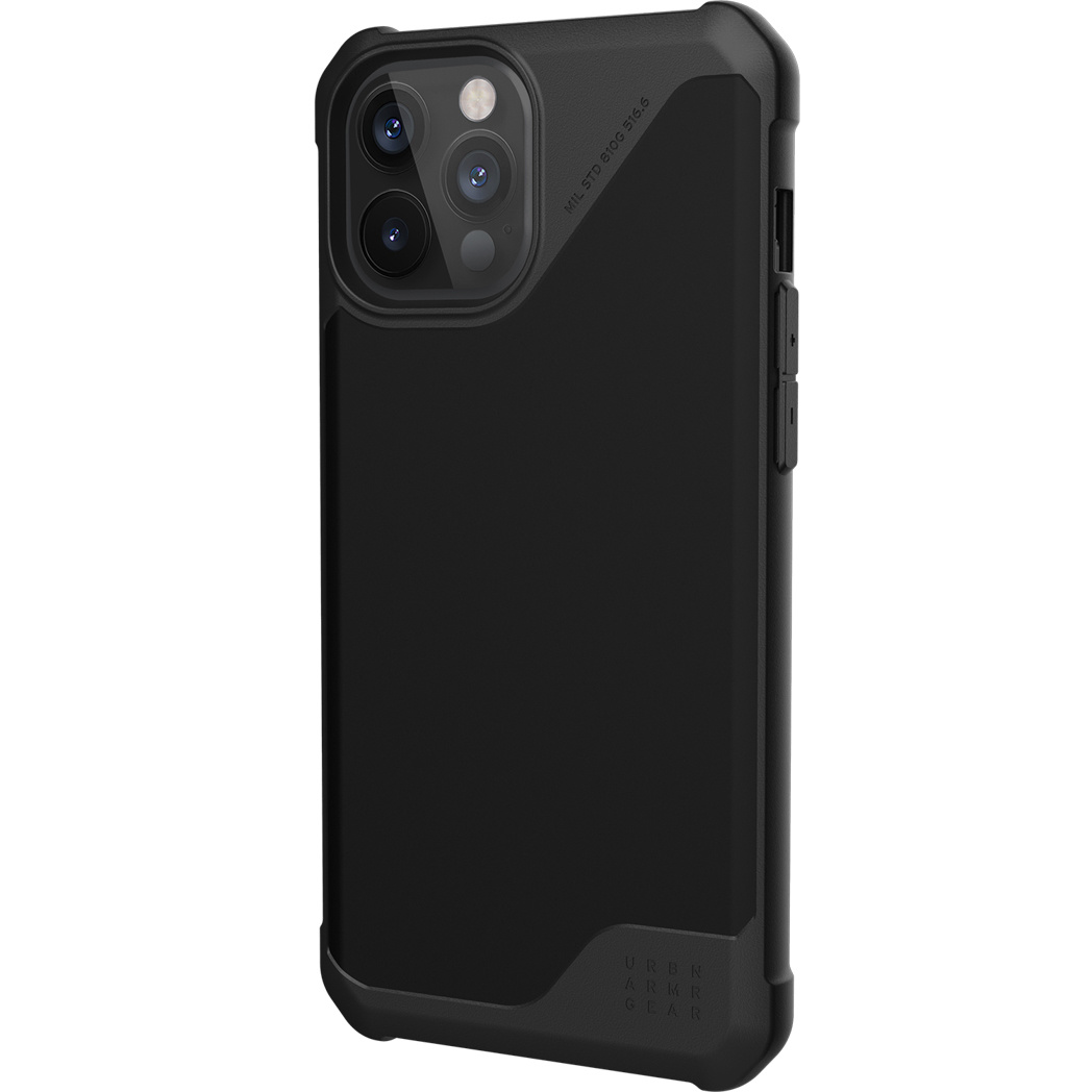 Ein schwarzes Smartphone in einer Schutzhülle, Rückseite mit Triple-Kamera.
