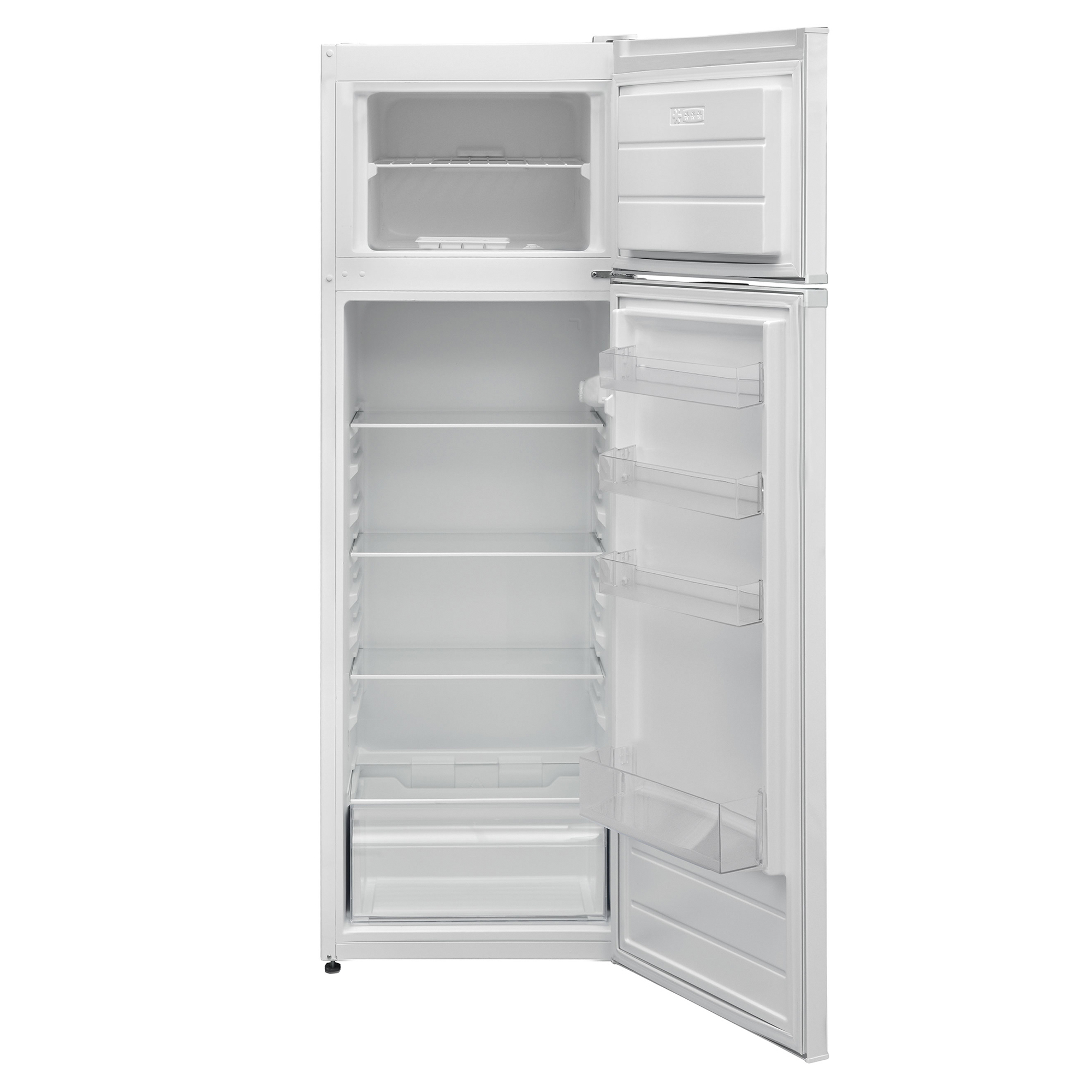 Un refrigerador blanco de dos puertas está abierto, mostrando estantes de vidrio y compartimentos vacíos sobre fondo blanco.