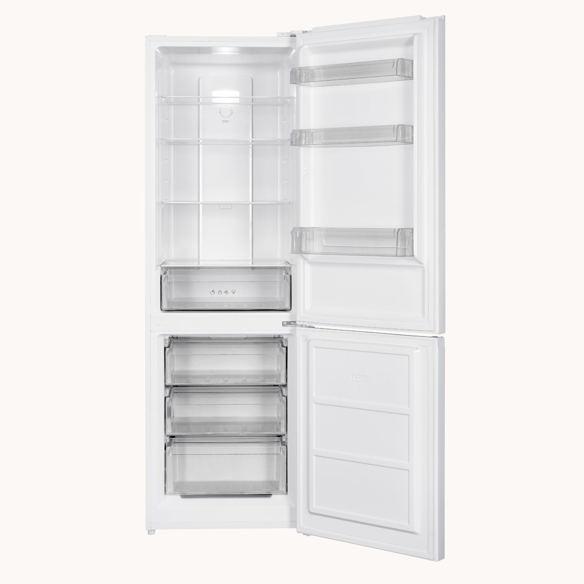Un refrigerador blanco abierto con congelador inferior y varios estantes de vidrio.