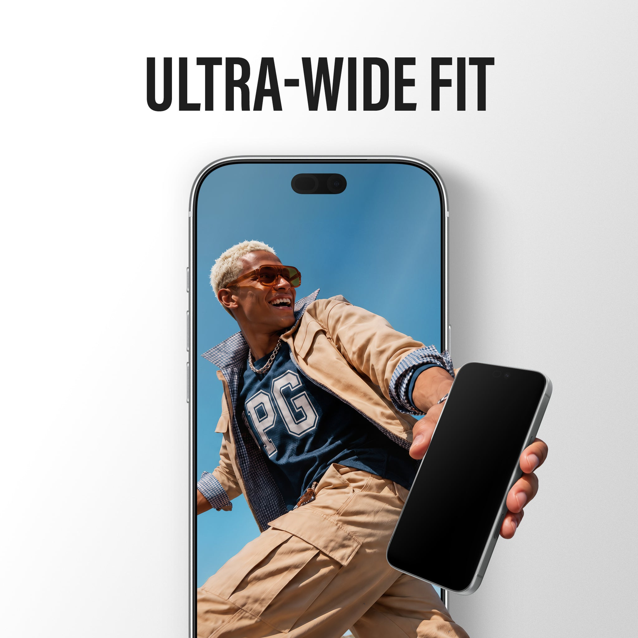 Bir akıllı telefon, ekrandan çıkarak daha küçük bir telefona uzanan bir adamı gösteriyor. Üstte Ultra-Wide Fit yazıyor.