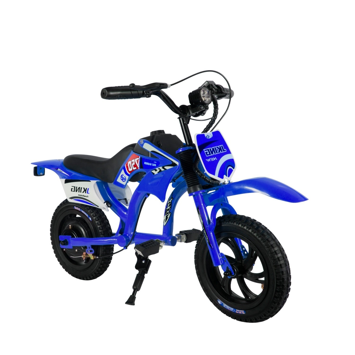 Una bicicletta per bambini blu in stile motocross con pneumatici e manubrio neri su sfondo bianco.